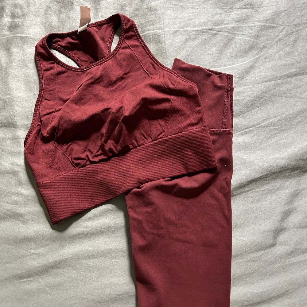 LULULEMON - Savannah - size 6 sports bra